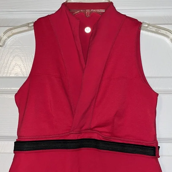 LuluLemon v-neck tank size 8 - Picture 4 of 7